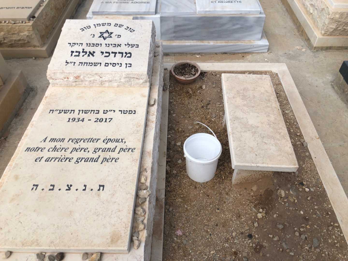 קברו של 1 0. תמונה 2