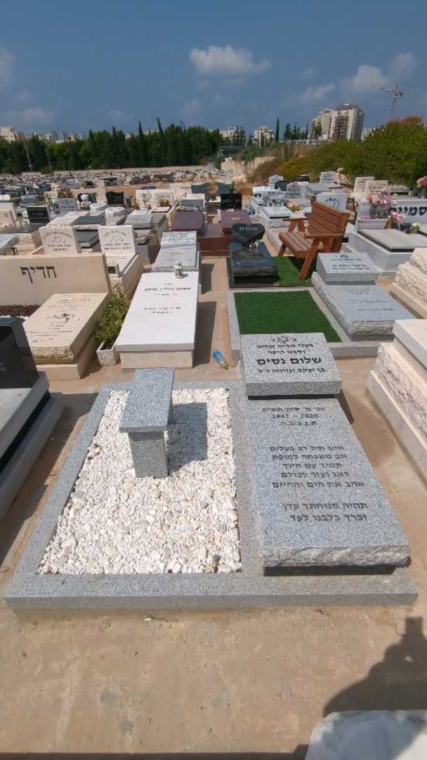 קברו של 1 0. תמונה 2