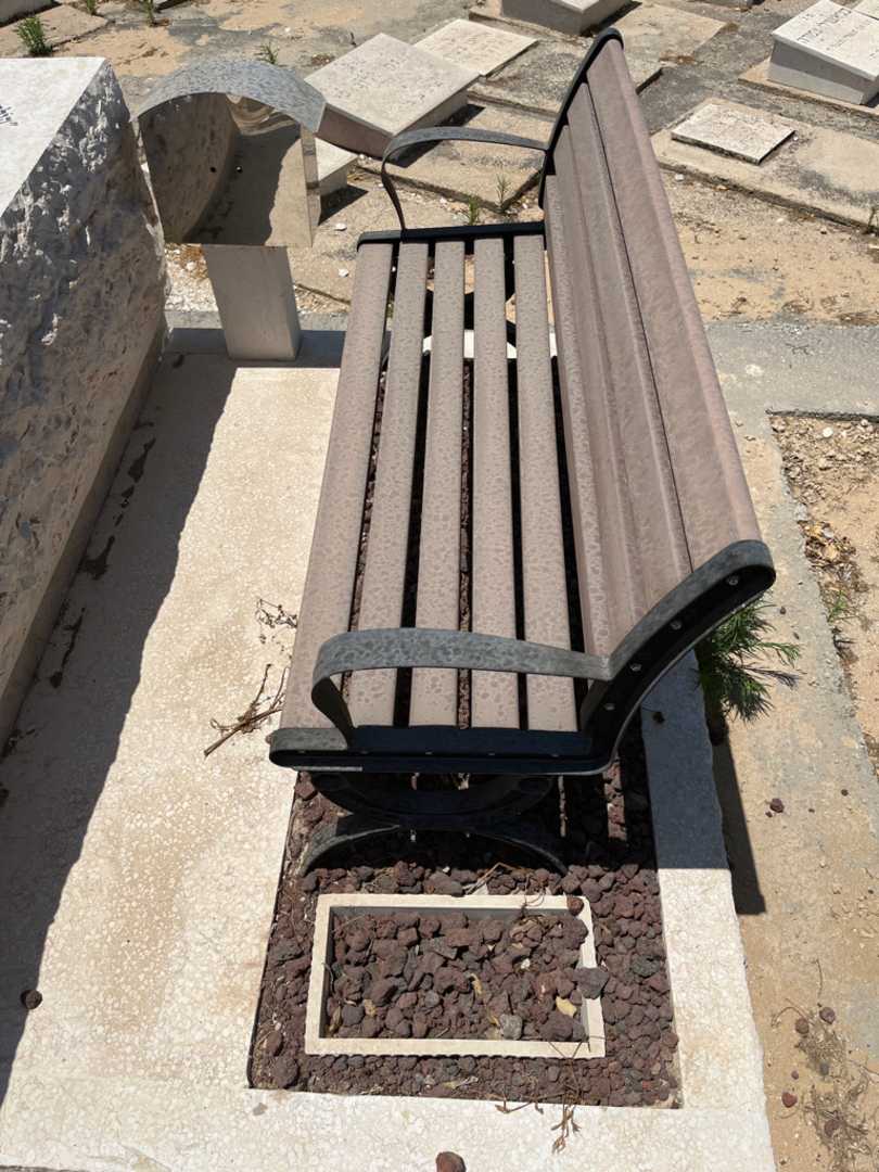 קברו של 1 0