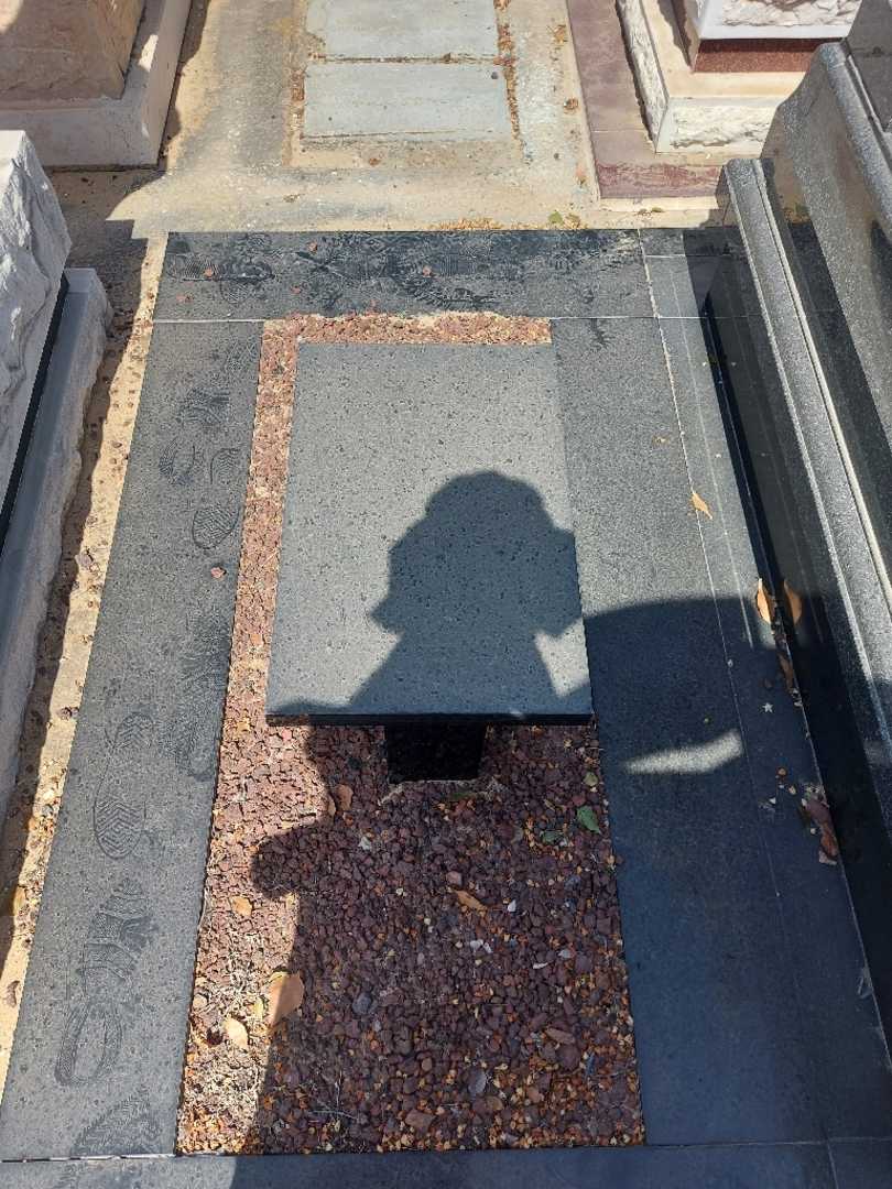 קברו של 1 0