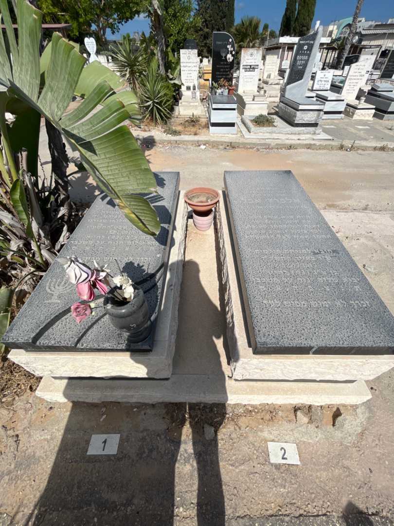 קברו של אלפרד אבל. תמונה 1