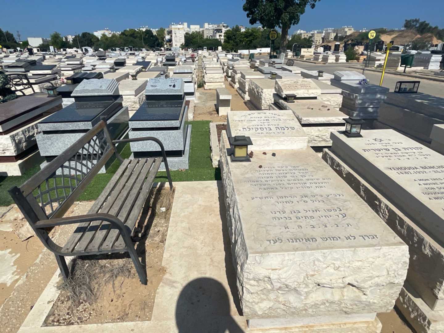 קברו של 1 0