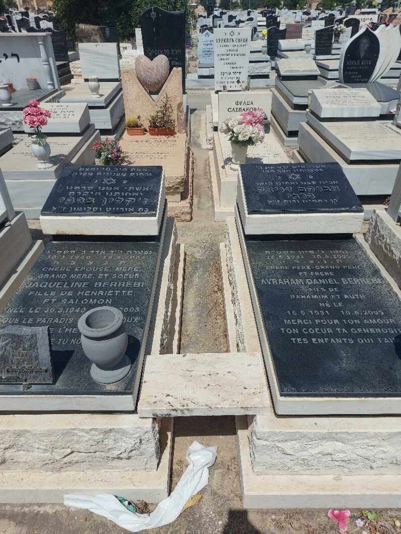 קברו של ז'קלין ברבי. תמונה 2