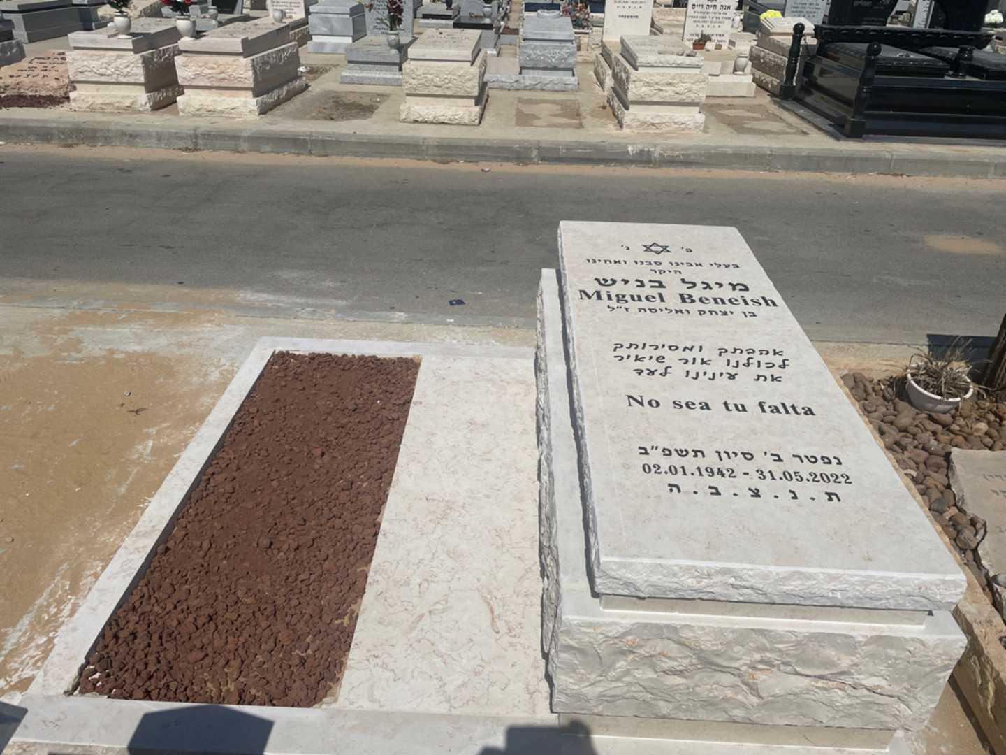 קברו של מיגל בניש. תמונה 1