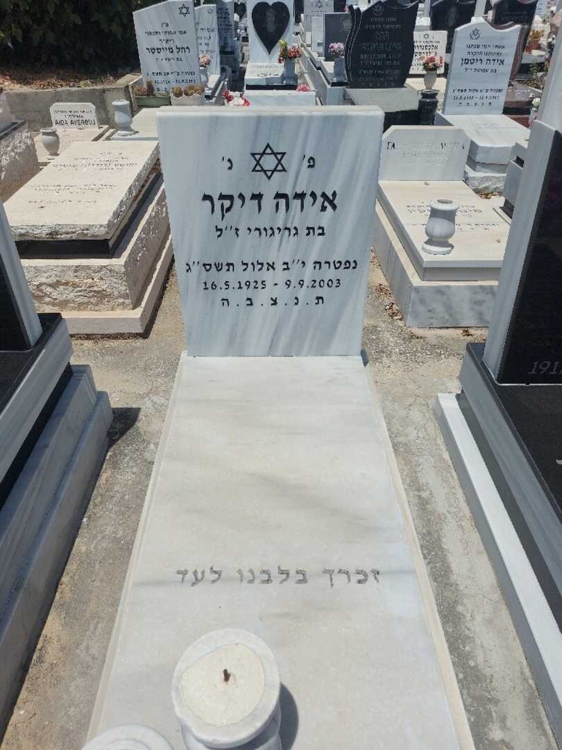 קברו של אידה דיקר