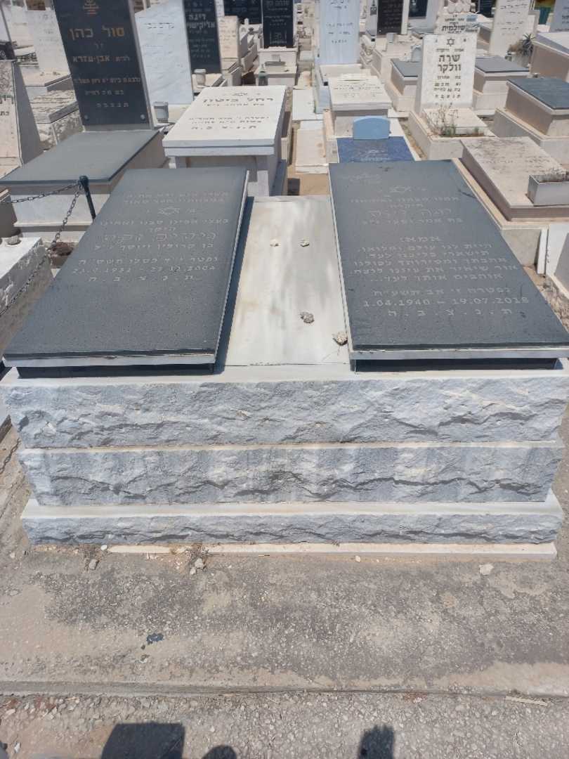 קברו של נסים זקס. תמונה 1