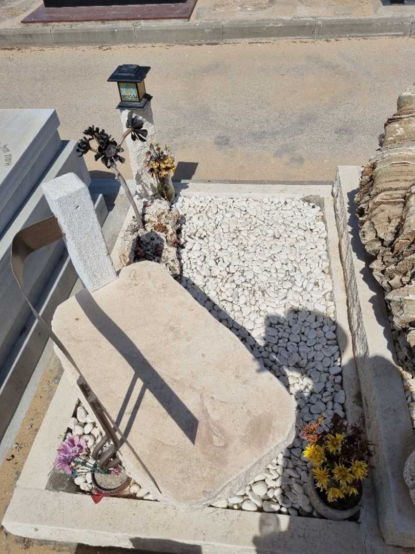 קברו של 1 0