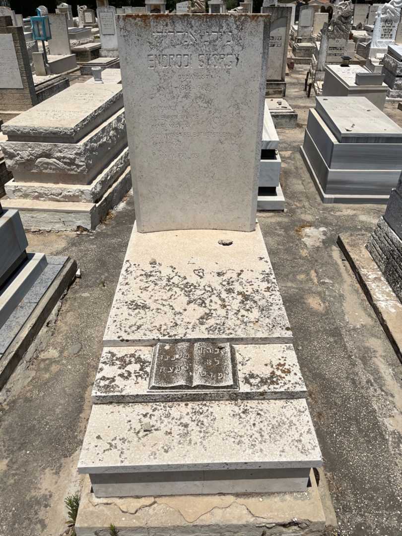 קברו של ג'ירג אנכרודי