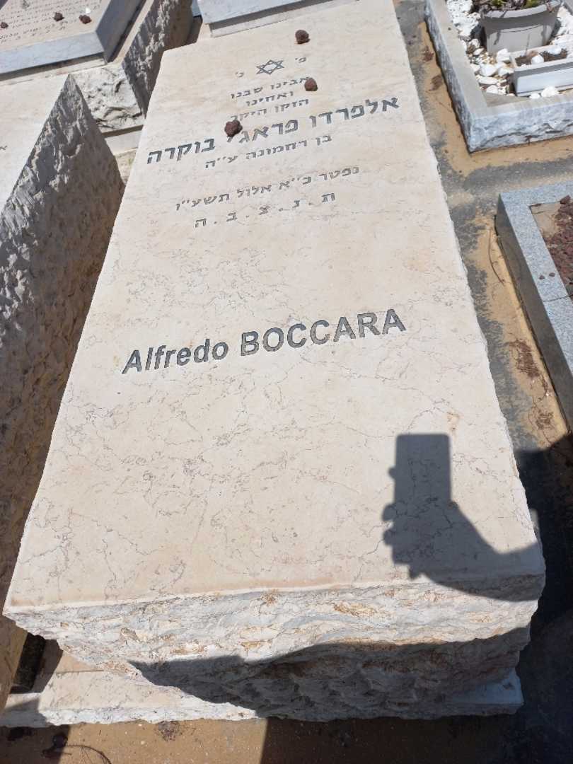 קברו של אלפרד בוקרה