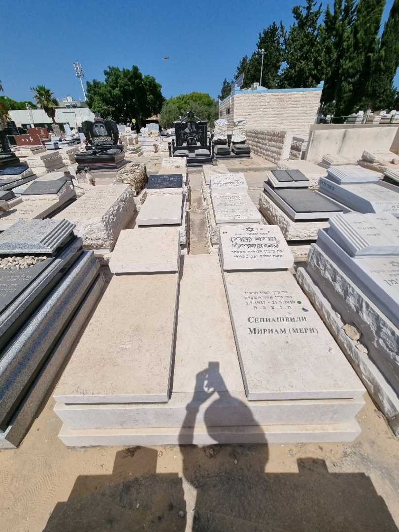 קברו של מרו מרי ספיאשוילי. תמונה 2