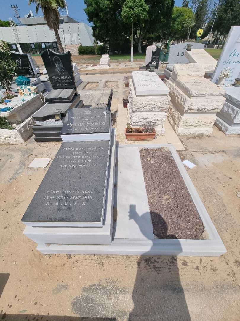 קברו של מיכאל טובלי. תמונה 2