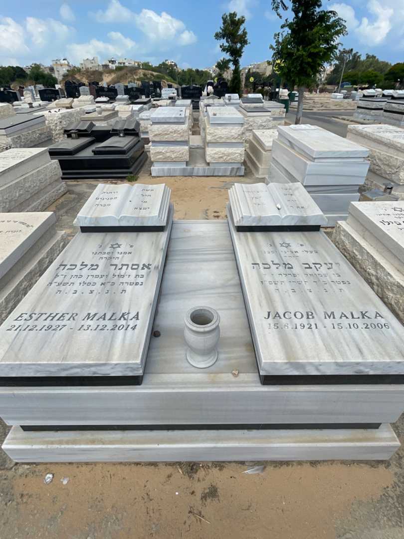 קברו של אסתר מלכה. תמונה 1