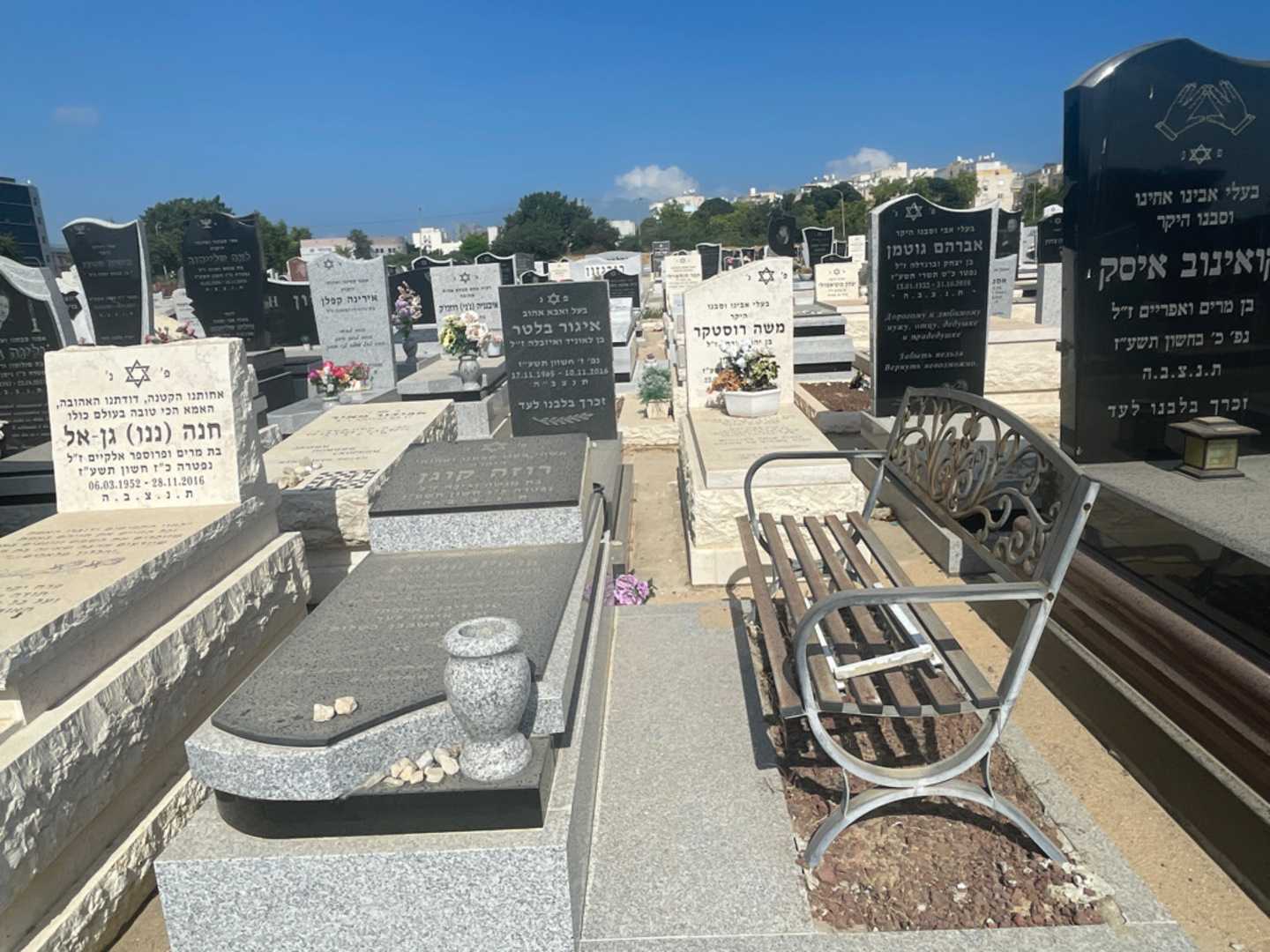 קברו של 1 0