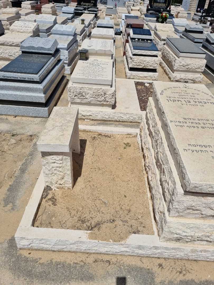 קברו של 1 0