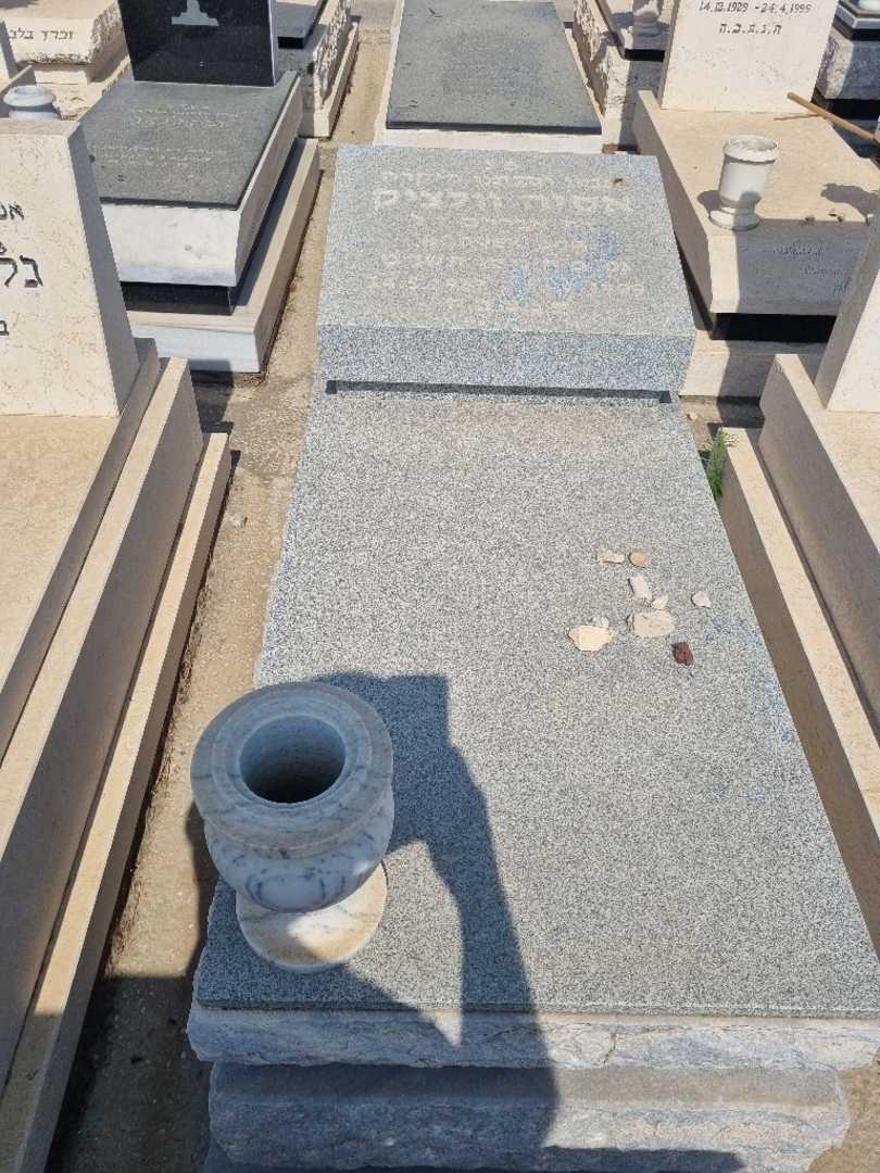 קברו של אסיה וולצ'ק