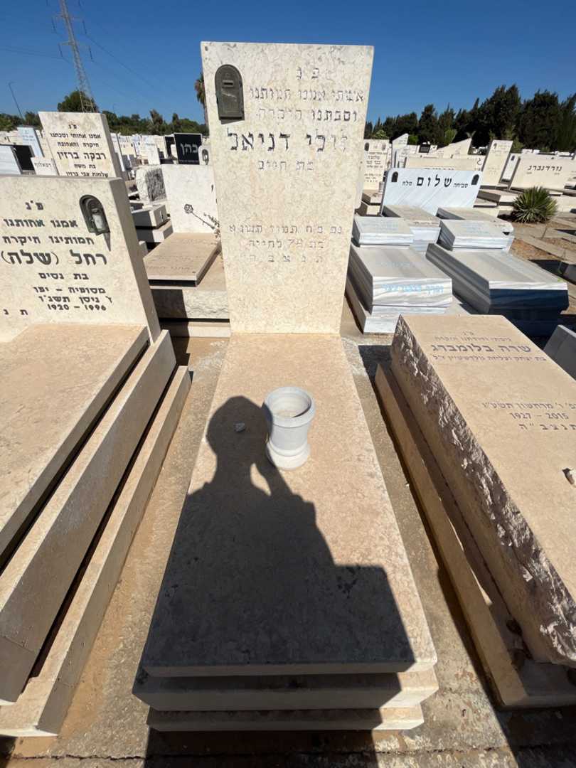 קברו של ז'ולי דניאל