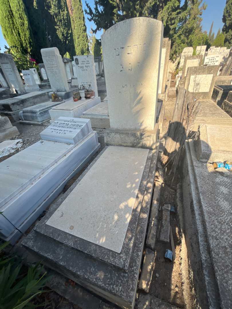 קברו של נורברט זנג