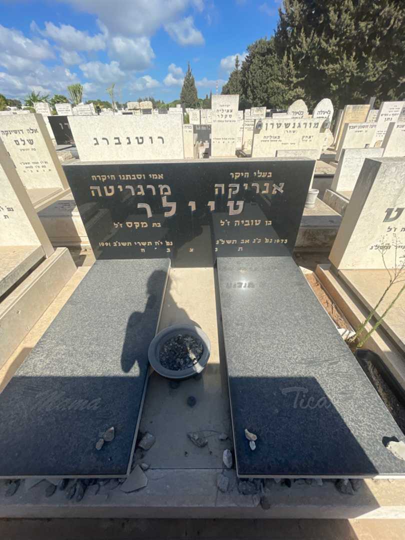 קברו של אנריקה טיילר. תמונה 1