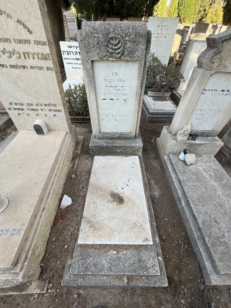 קברו של פלורה אררה